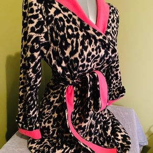Betsey Johnson Women’s Small Leopard Hooded Robe